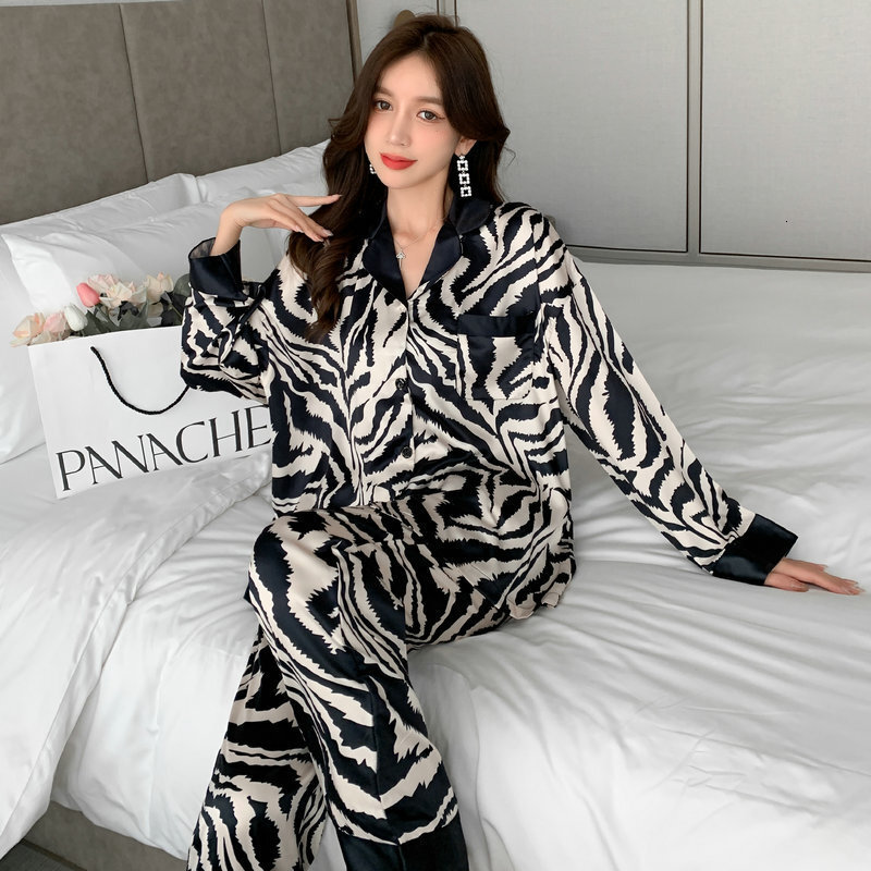 2025 New Designer Women's Pama Set Fake Silk fashion Satin Pajamas Long Sleeve Collar Pajamas Zebra Striped Pajamas Women's Home Clothes