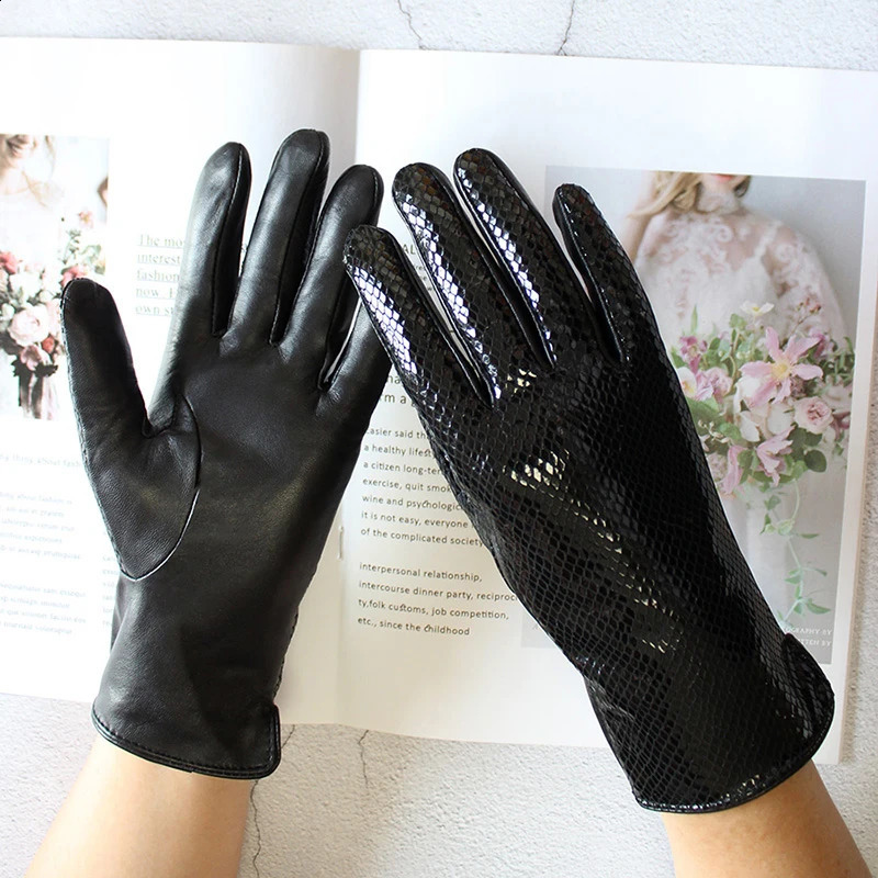 Snake Print Leather Sheepskin Gloves Womens Fashion High Gloss Velvet Lining Autumn and Winter Warm Driving Gloves 241024