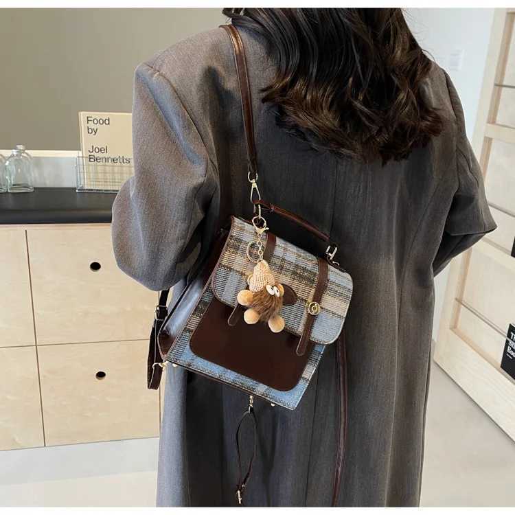 2025S Designer Girls Vintage Hundred Handbag English Style Ladies Casual Plaid Small Backpack with Good Guy Pendant DecorationC250222 Shoulder crossbo