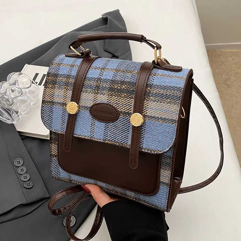 2025S Designer Girls Vintage Hundred Handbag English Style Ladies Casual Plaid Small Backpack with Good Guy Pendant DecorationC250222 Shoulder crossbo