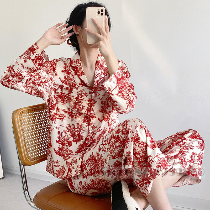 2025 New designer women s Pamas set trend casual wear red printed long sleeved pants set pajamas loose satin PCS shirt and pants home wear