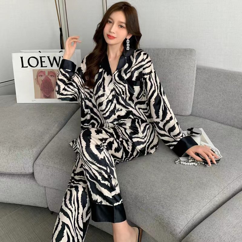 2025 New Designer Women's Pama Set Fake Silk fashion Satin Pajamas Long Sleeve Collar Pajamas Zebra Striped Pajamas Women's Home Clothes