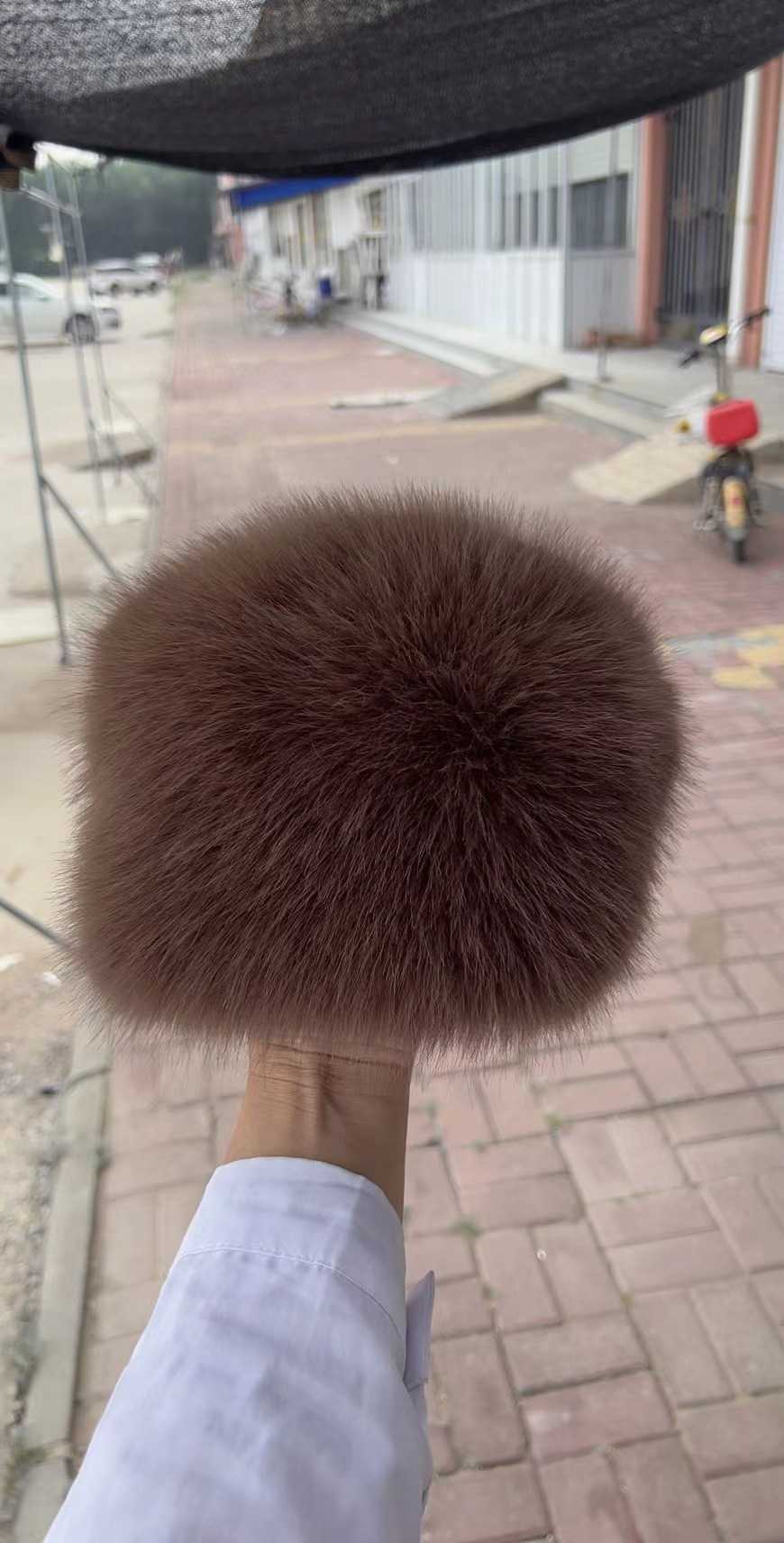2024 Brand Womens Natural True Fox Fur Hat Winter True Fox Fur Bean Hat Handmade Warm and Soft Knitted True Fox Fur Skull Hat W240822