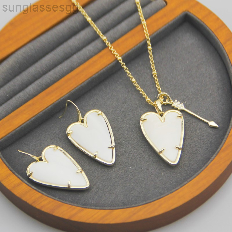 Designer Kendr Scot… - image