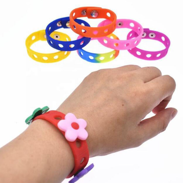 factory price random accessories mixture shoe charms decoration buckle fit for bag bracelet wristband boy girl unisex flowers gift