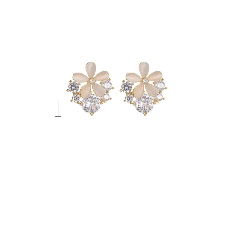 Korean version of protein stone flower trend fashion niche earrings for women high-end ear clips without earrings 241021