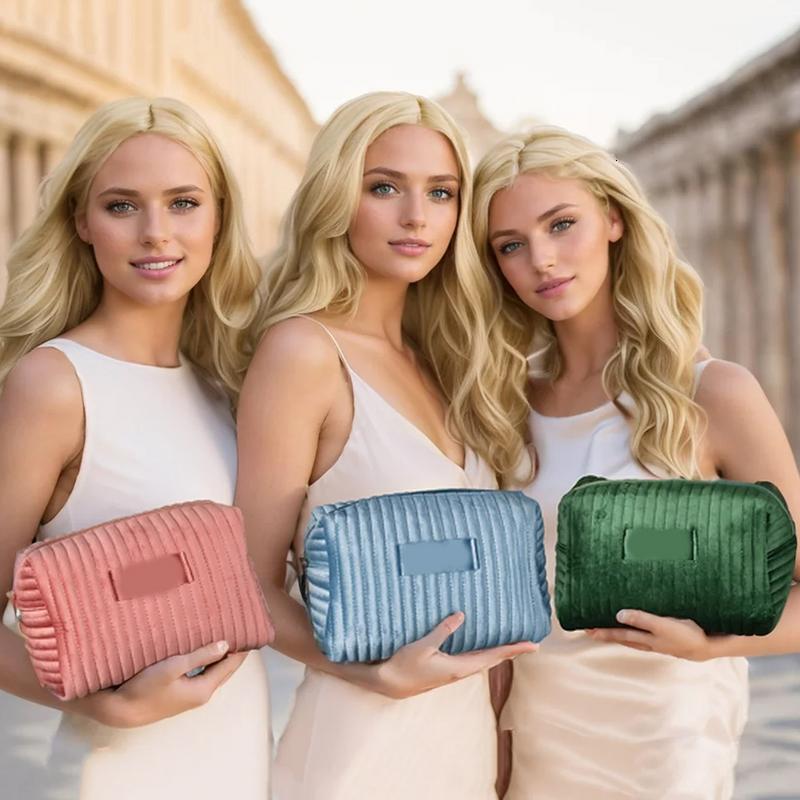 Designer Bag Shoulder Bag Luxury Bag High-Quality New Cute Veet Women's Zipper Large Solid Color Travel Makeup Washbag Washing