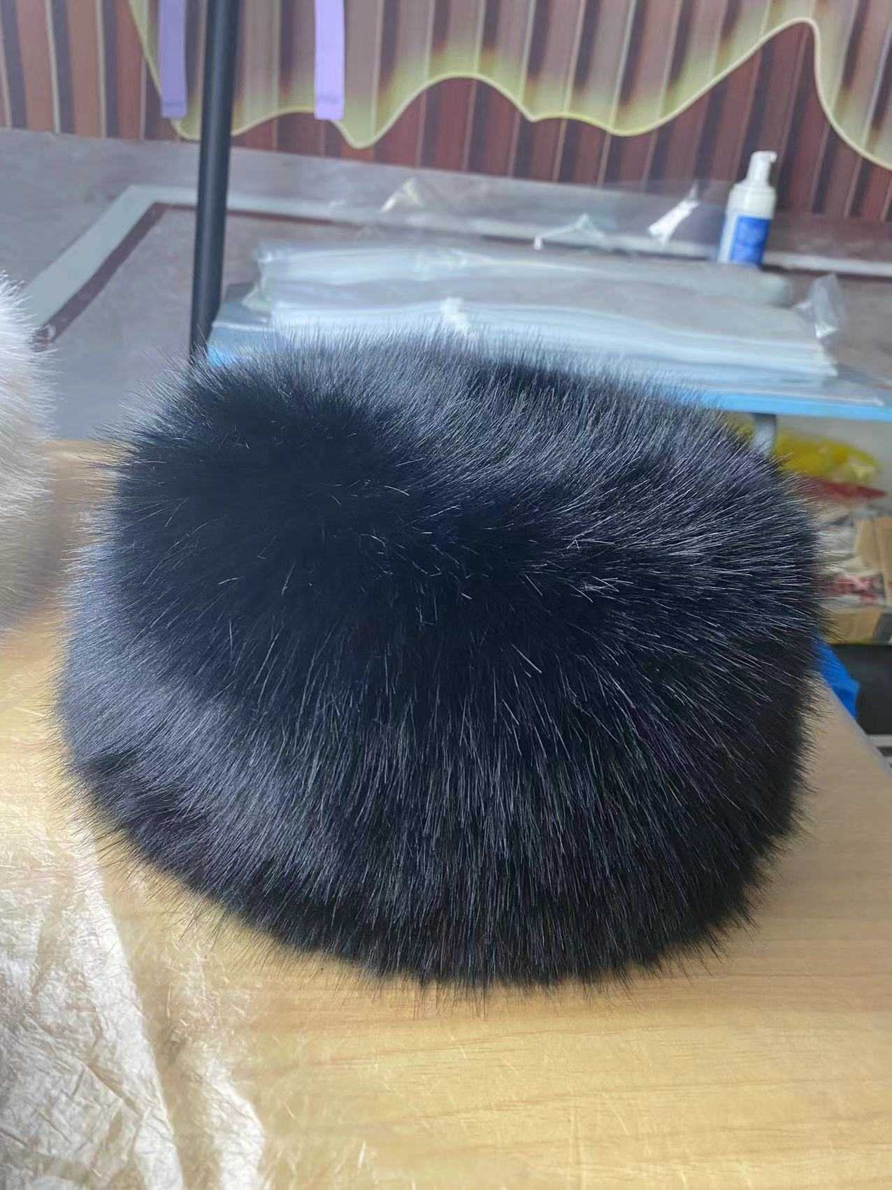 2024 Brand Womens Natural True Fox Fur Hat Winter True Fox Fur Bean Hat Handmade Warm and Soft Knitted True Fox Fur Skull Hat W240822