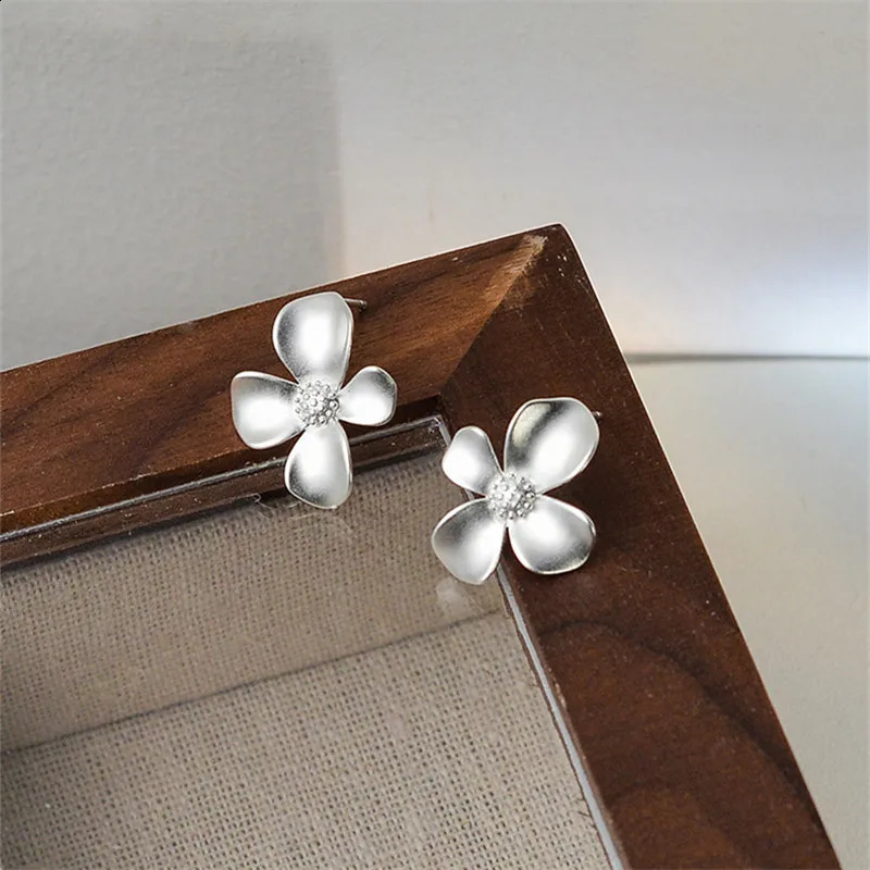 MOVESKI Korean INS Minimalist Flower Stud Earrings 925 Sterling Silver Women Small Fresh Spring Travel Jewelry Gift 241226
