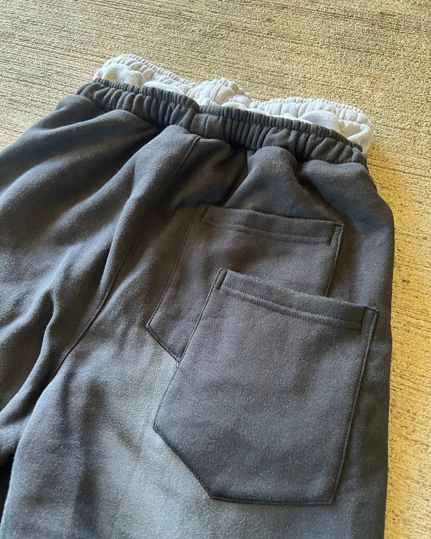 American sports pants Y2K mens Gothic hip-hop letter patch retro double-layer pocket elastic waist jogging casual pants 241021