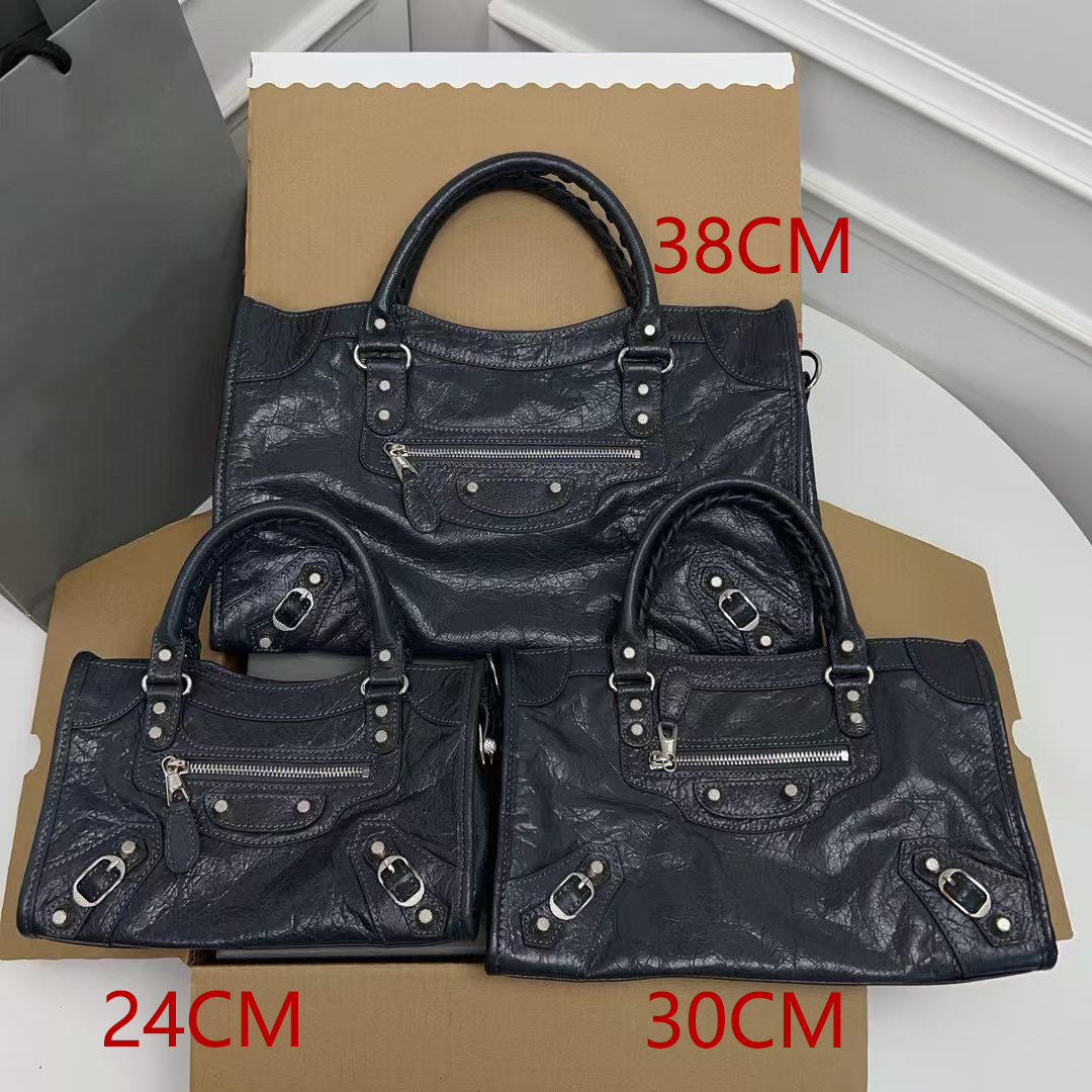 10A top quality Rivet Handbag Women Black Large Capacity Punk Shoulder Bag real leather Retro Crossbody Bags designer handbag fashion shopping purse Locomotive