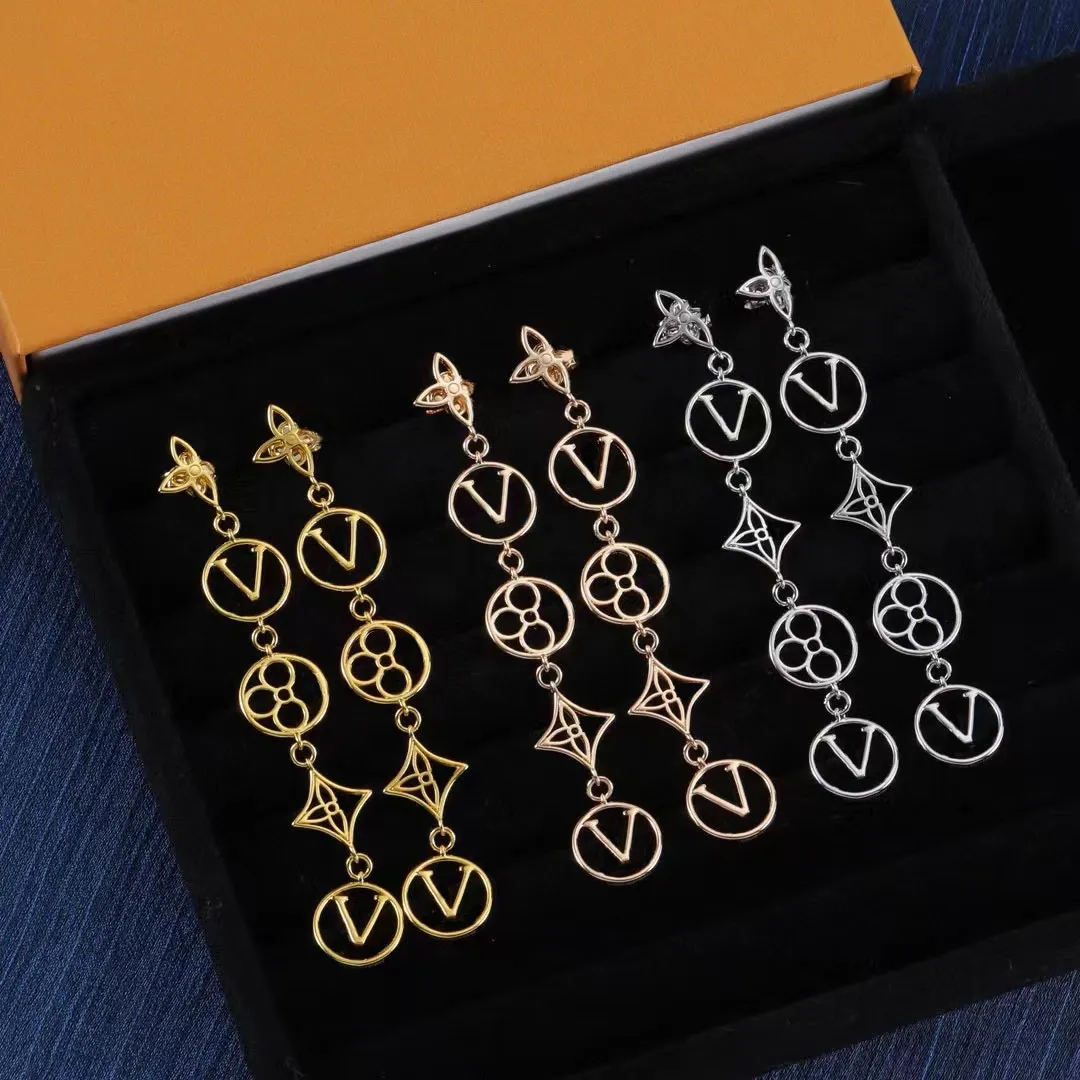 New luxury designer, high-end, atmospheric, fashionable and charming girl earrings captivate all handsome guys with jewelry accessories