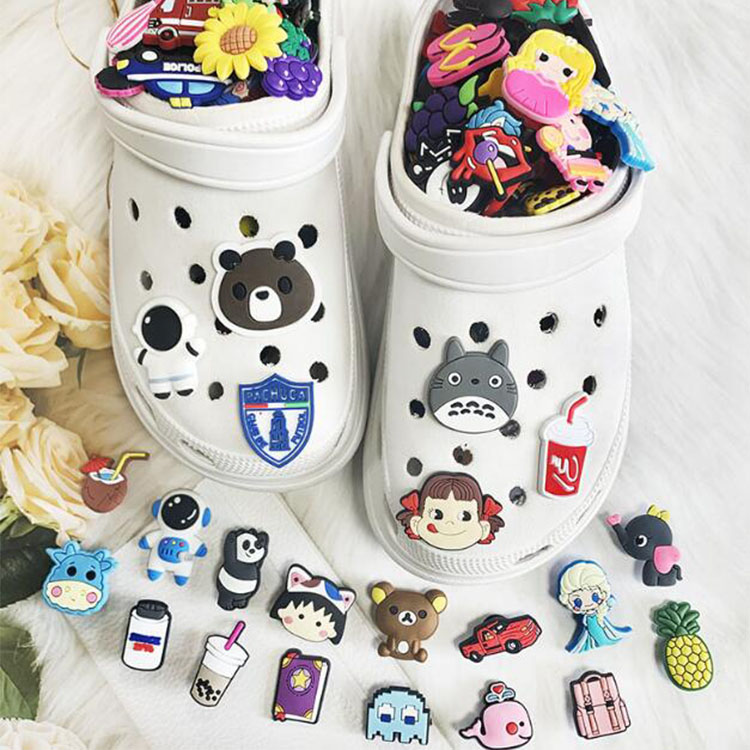 factory price random accessories mixture shoe charms decoration buckle fit for bag bracelet wristband boy girl unisex flowers gift