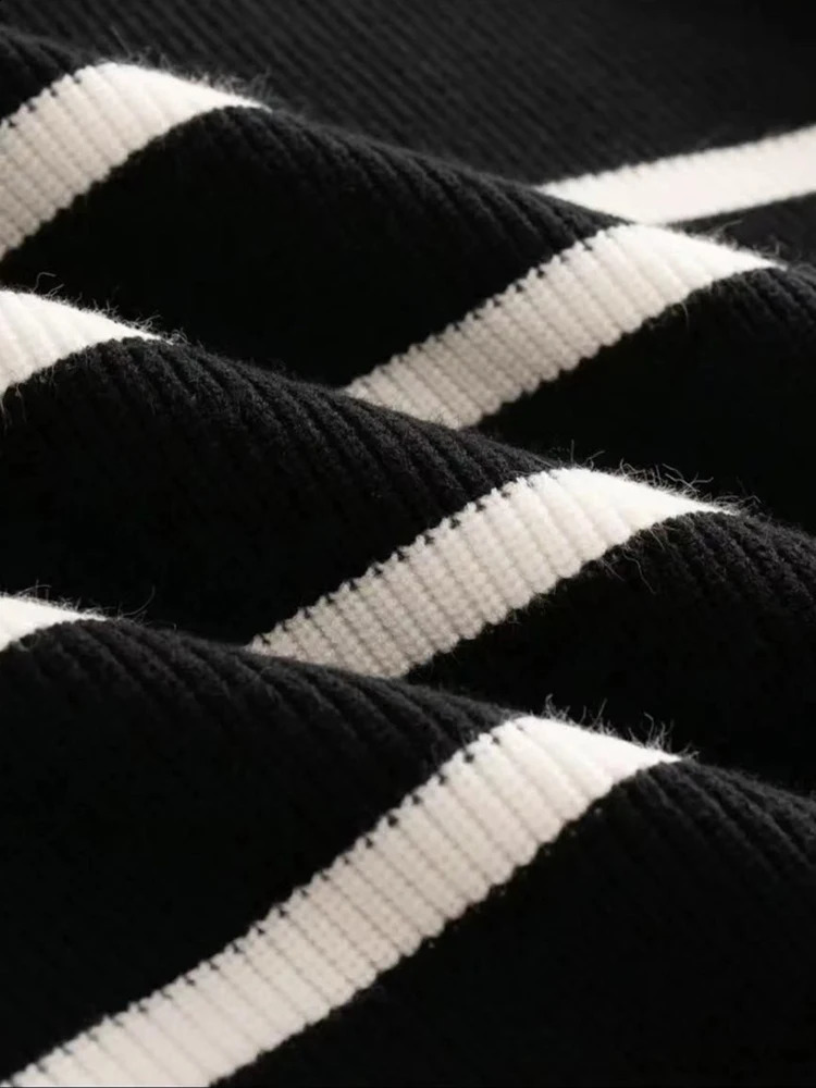 Winter HalfZip Sweaters Men Korean Fashion Long Sleeve Striped Loose Pullovers Heavyweight Thick Warm Knit Tops Sweter 241021