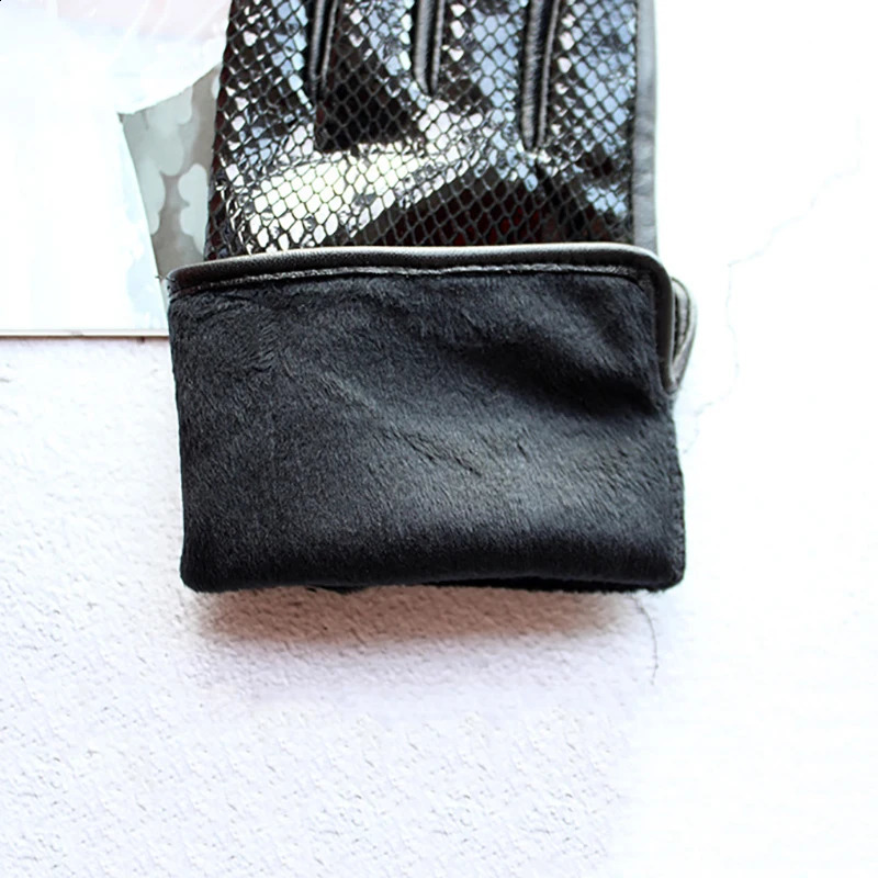 Snake Print Leather Sheepskin Gloves Womens Fashion High Gloss Velvet Lining Autumn and Winter Warm Driving Gloves 241024