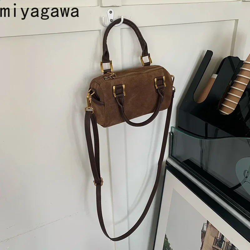 Miyagawa Korean Autumn/Winter Retro Suede Versatile Shoulder Cross Bag Pillow Bag Boston Handheld Womens Bag 241021