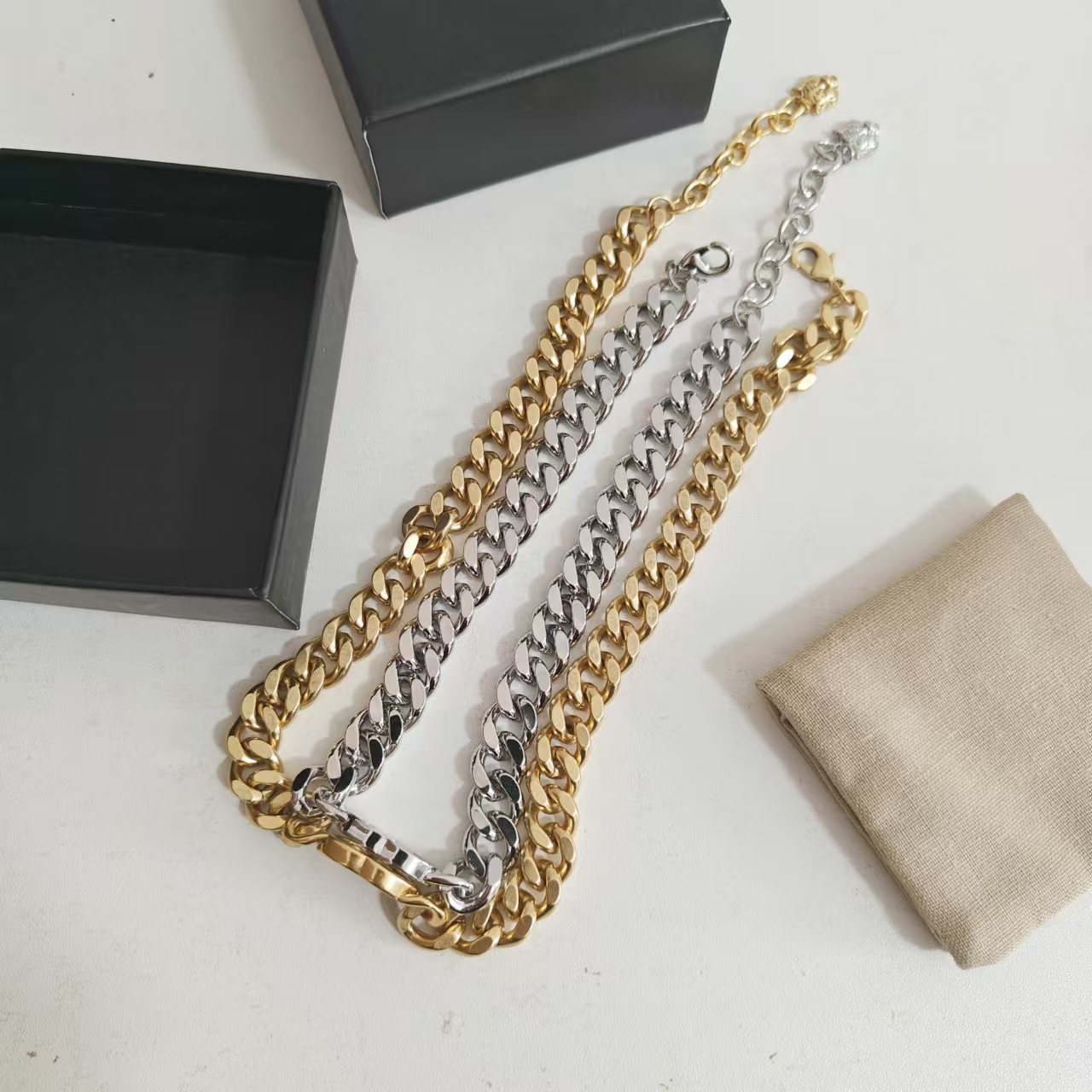 Fashion Necklace Women Man Design Chain Necklace Gold Simple Letter Pendant Necklace Bracelet Earrings Luxury Fashion Jewelry