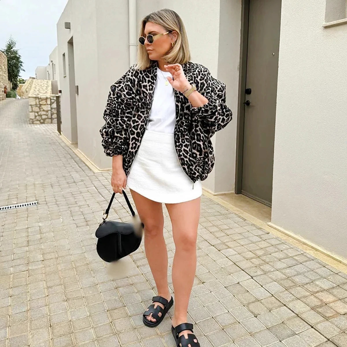 Retro leopard print O-neck womens jacket fashionable zipper pocket long sleeved short shirt autumn/winter womens clothing 241021