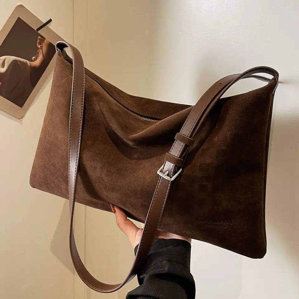 Womens Retro Suede Handbag Autumn/Winter Large Capacity Shoulder New Cross Body Fashion Trend Underwear Bag 241021