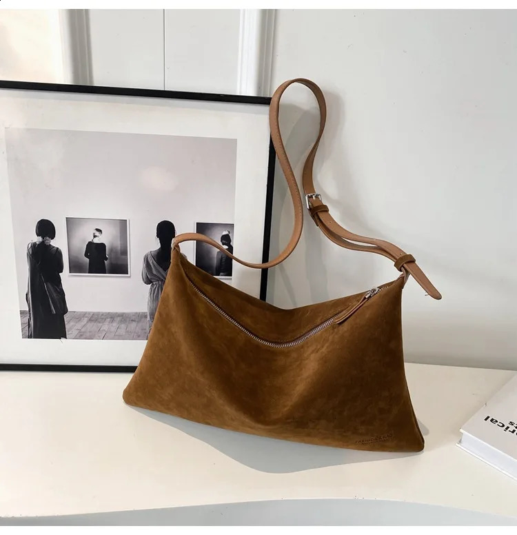 Womens Retro Suede Handbag Autumn/Winter Large Capacity Shoulder New Cross Body Fashion Trend Underwear Bag 241021