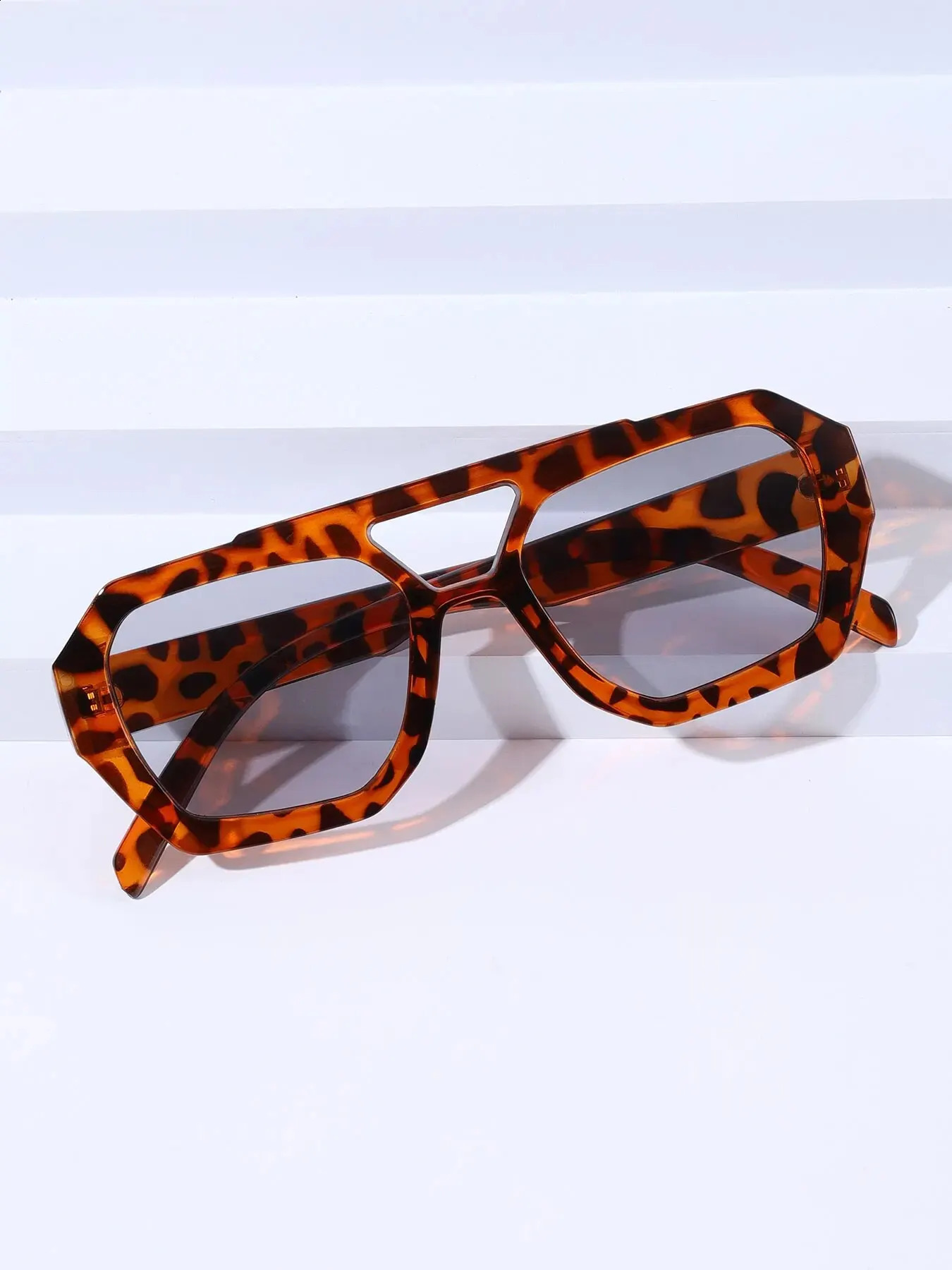 Cross Border European and American Double Beam Irregular Sunglasses 2023 Retro Personalized on the Intern 241021