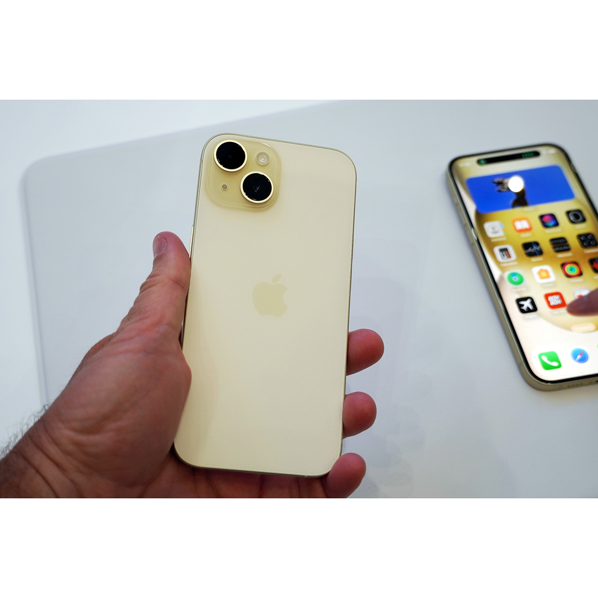 Apple iPhone 15 5G Mobile Phone 6.1" Super Retina Dynamic Island 128/256GB ROM A16 Bionic Hexacore IOS Dual ESIM CellPhone