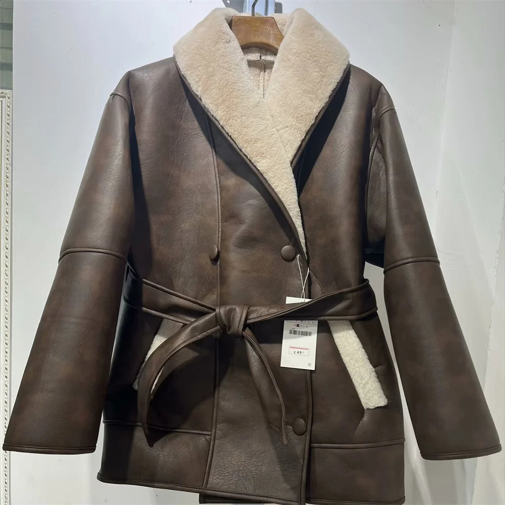 Autumn/Winter Womens Clothing European and American Dual tone Leather and Fur Integrated Windproof Device 241021