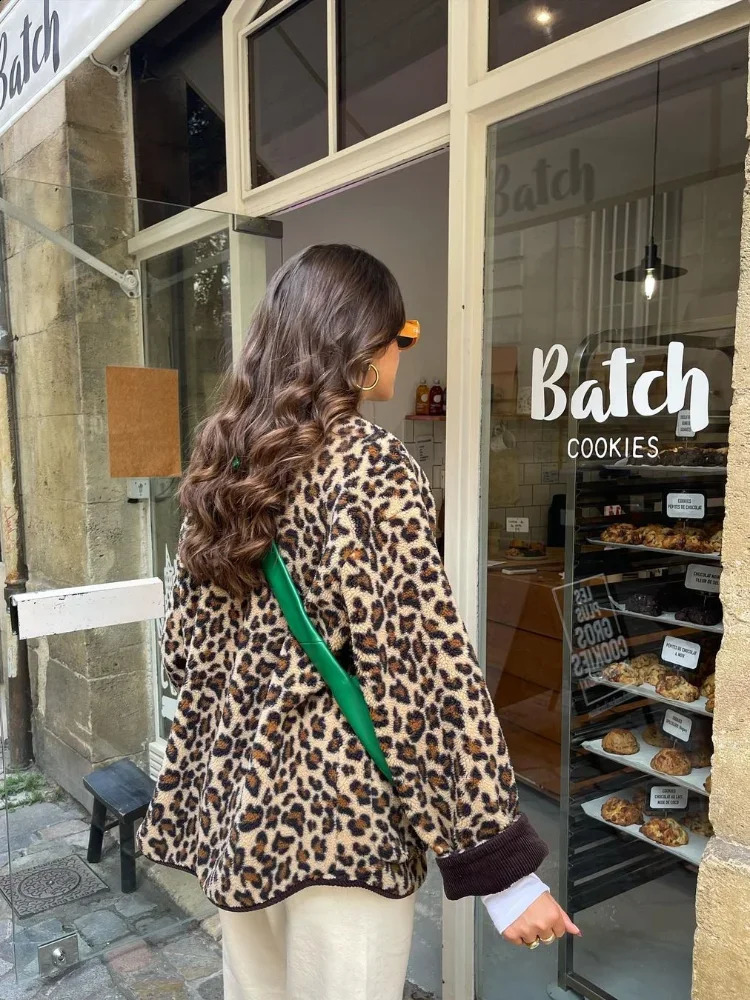 Fashion comparison leopard print single chest jacket elegant womens O-neck long sleeved pocket jacket womens warm jacket 241021