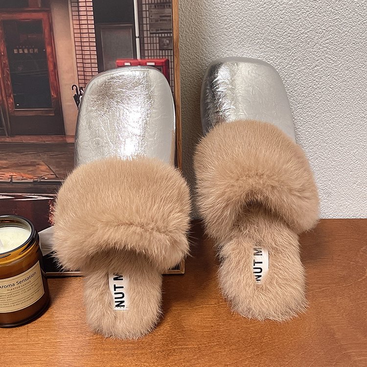 2025 S Fashion Designer New Autumn Winter Versatile One Foot Plush Slippers
