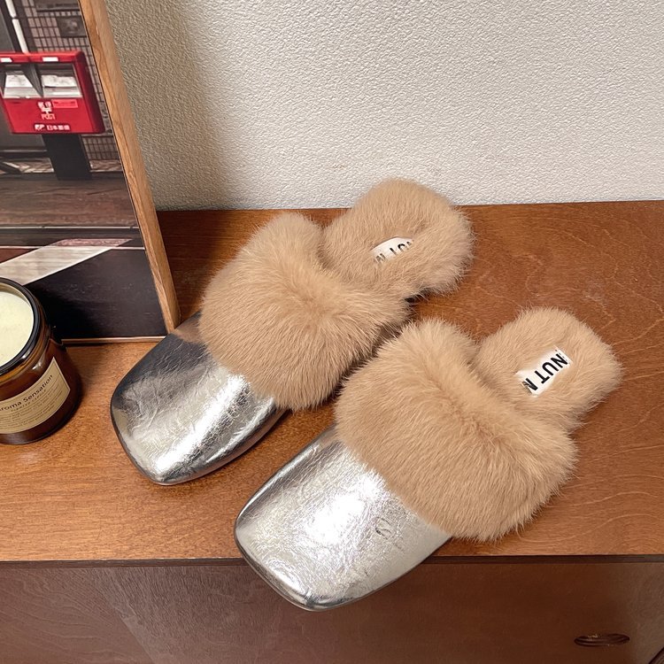 2025 S Fashion Designer New Autumn Winter Versatile One Foot Plush Slippers