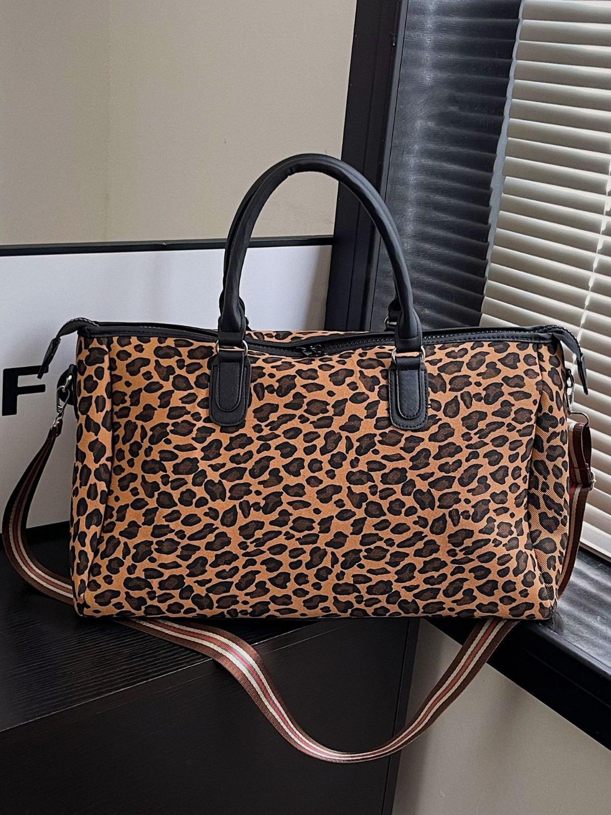 2024 Fashion Tote Shopping and Travel Canvas New Women Popular Handbags Large Capacity Leopard Shoulder Bags R241022