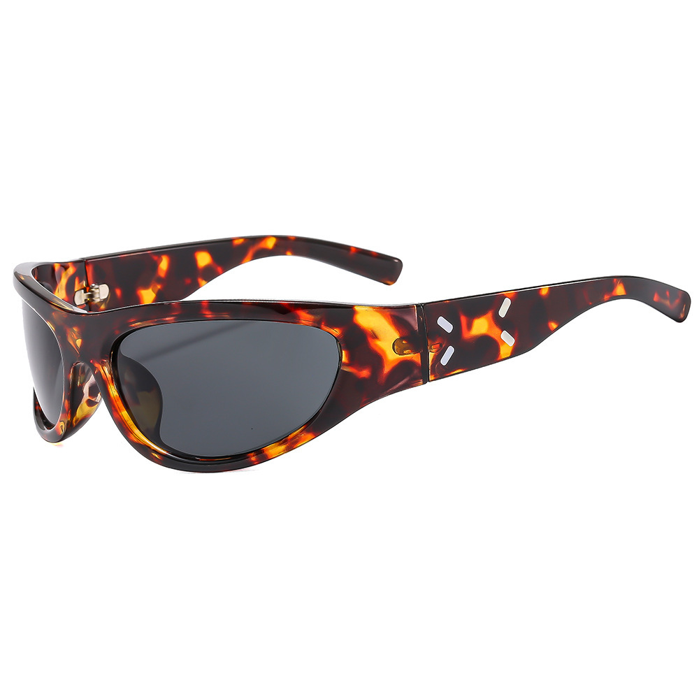 trendy street photos for men women, futuristic technology, punk style glasses, cool and spicy girl sunglasses
