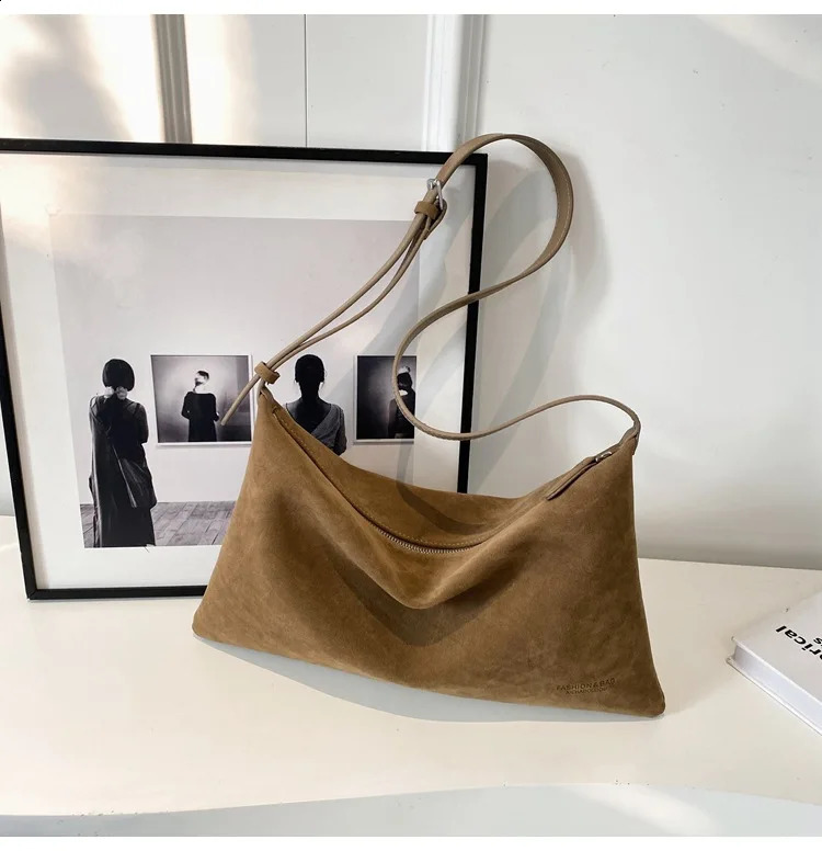 Womens Retro Suede Handbag Autumn/Winter Large Capacity Shoulder New Cross Body Fashion Trend Underwear Bag 241021
