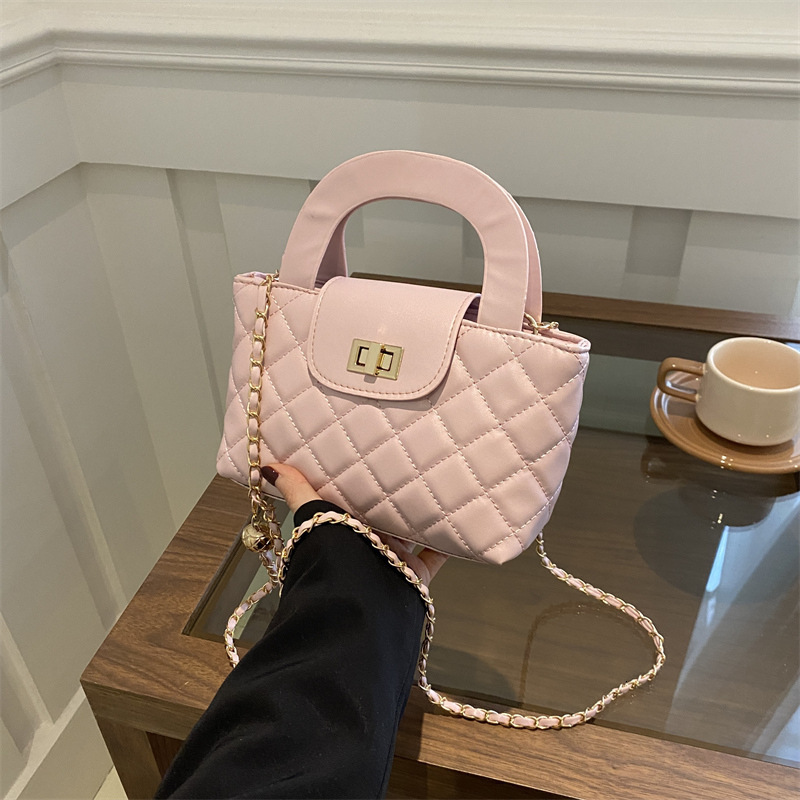 2025 New Outdoor Style Luxury Free Delivery Designer Bag Embroidery Thread Fashionable Buckle Handbag Versatile Ins Shoulder Korean Version Women'