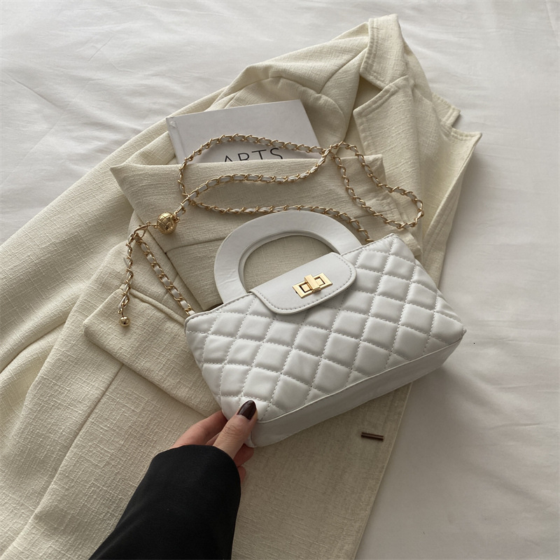 2025 New Outdoor Style Luxury Free Delivery Designer Bag Embroidery Thread Fashionable Buckle Handbag Versatile Ins Shoulder Korean Version Women'