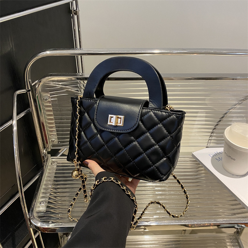 2025 New Outdoor Style Luxury Free Delivery Designer Bag Embroidery Thread Fashionable Buckle Handbag Versatile Ins Shoulder Korean Version Women'