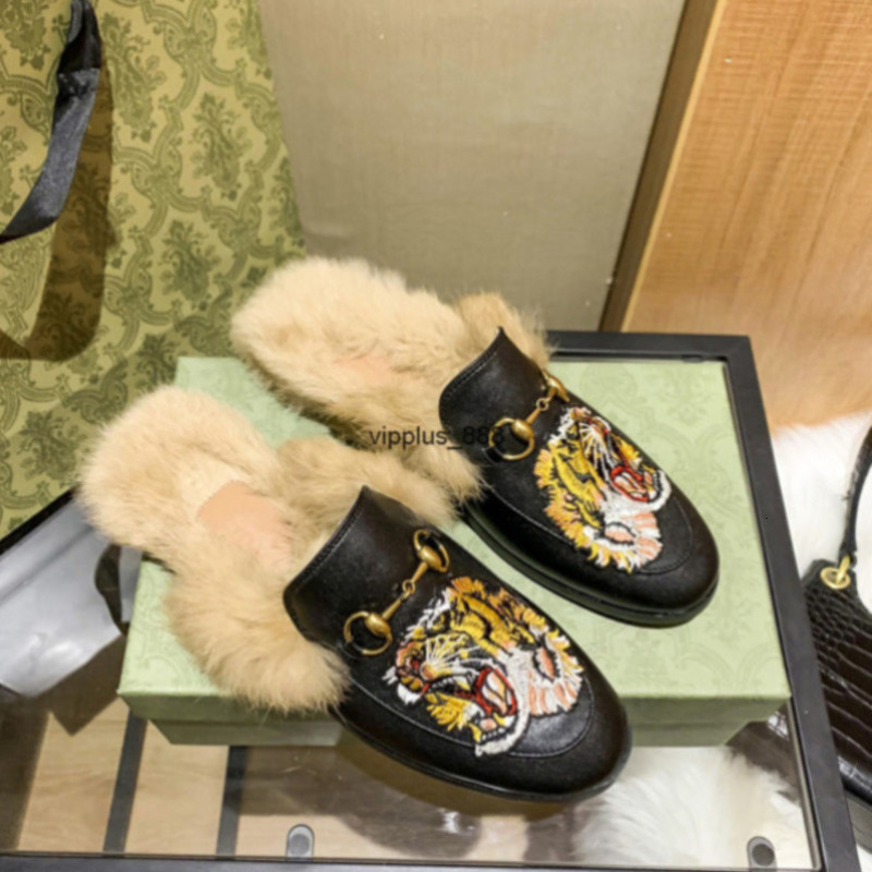 2024 Designer Women's Leather Loafers Slipper Fur Mueller Slipper Buckle Fashion dress Women's Casual Shoes Fur Mule Flats 35-46 07