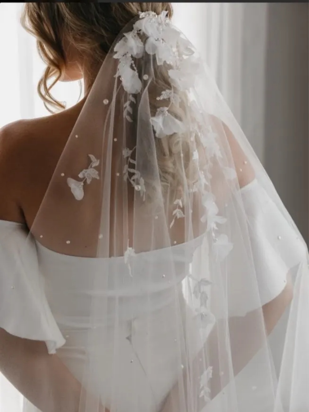 Princess Wedding Veils Pearls 3D Appliques Two Layer Chapel Length Bride Veil Applique Edge Custom Made Bridal Accessories