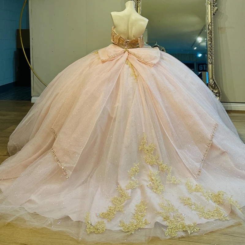 Light Pink Shiny Quinceanera Dresses Ball Gown Off The Shoulder Gold Lace Applique Beading Cryatal Bow Tull Corset Sweet 16 Dress Vestido De 15 Anos