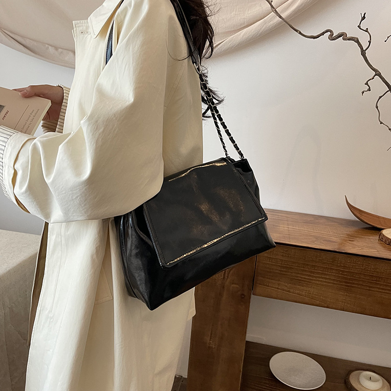 2025 Designer new 3 fashionable 2024 chain shoulder with French niche design simple small square bag under the armpit free shipping