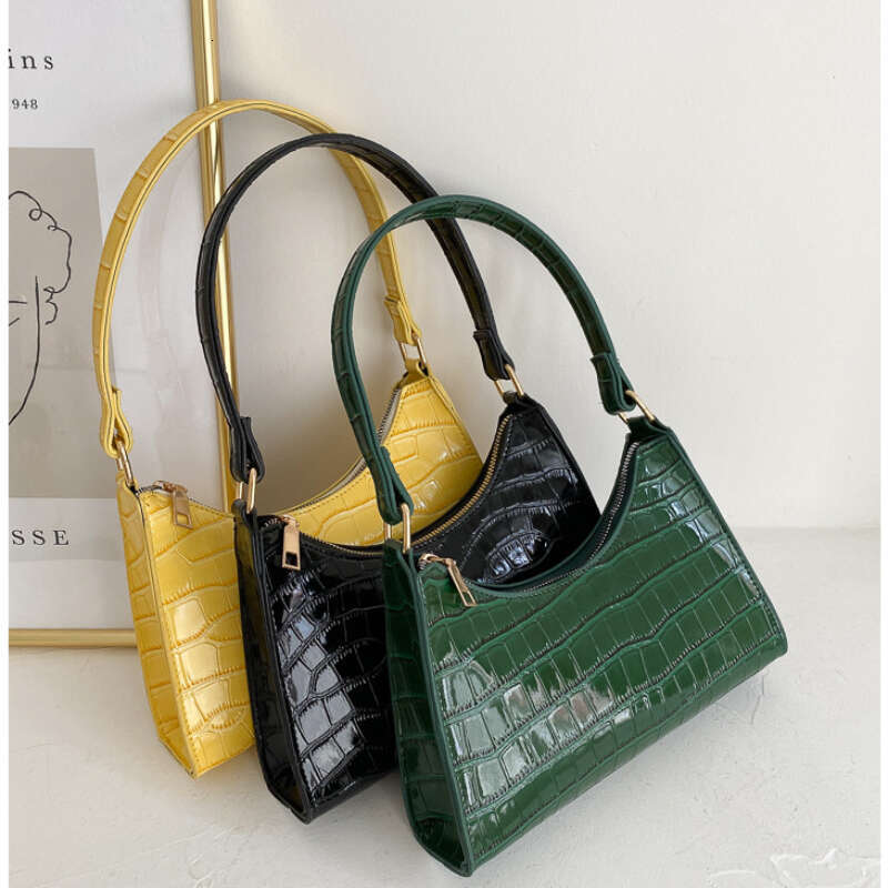 Chic Casual Leather Tote - Stylish Shoulder Bag Featuring a Classic Look for Everyday Use