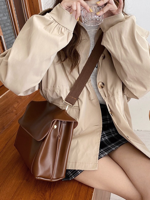 2025 Designer 2024 free 3 designer shipping Womens autumn and winter large capacity bag new underarm briefcase niche design high-end shoulder bags