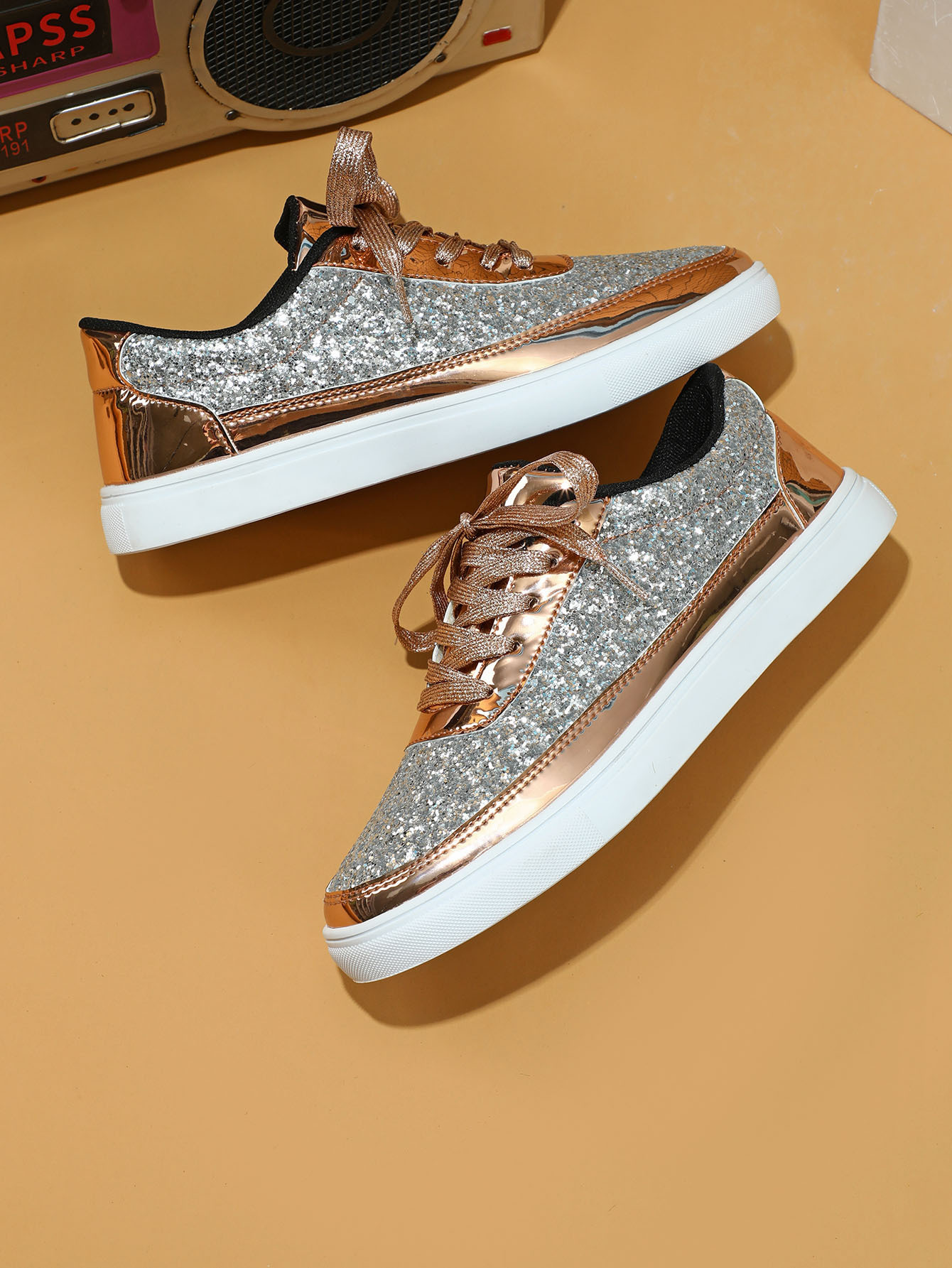 Spring and autumn trend casual thick soled board shoes new bright face fashion women's shoes low top lace-up flat shoes couple fashion sneaker