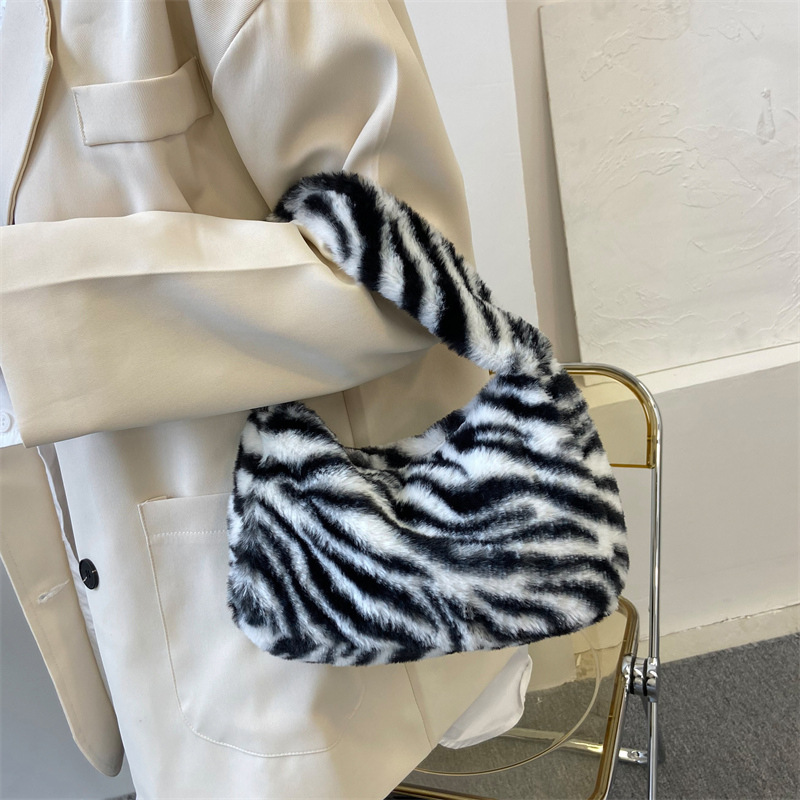 2025 Designer free shipping new 3 designer handbag bags for women men the tote large travel shoulder casual plush armpit bag