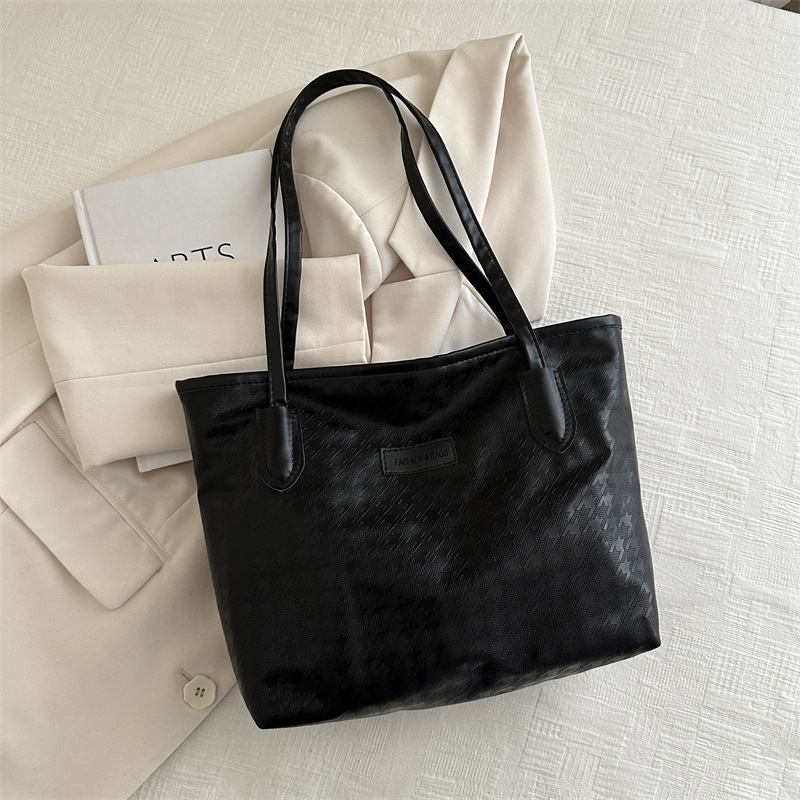 2025 Designer 2024 free 3 designer shipping new handbag casual one shoulder armpit tote bag