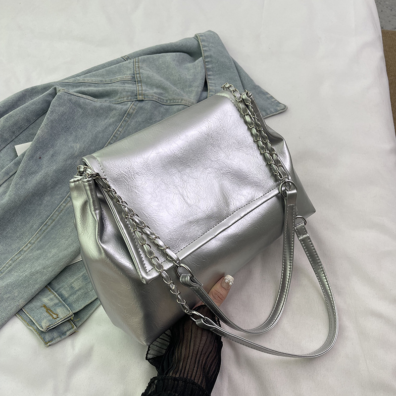 2025 Designer new 3 fashionable 2024 chain shoulder with French niche design simple small square bag under the armpit free shipping