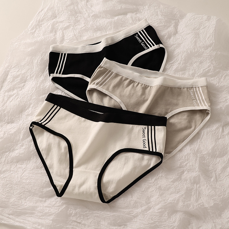2025 trend New designer underwear for women cotton Crotch mid waist seamless sexy underwear Japanese sports style girls breathable underwear simple ve
