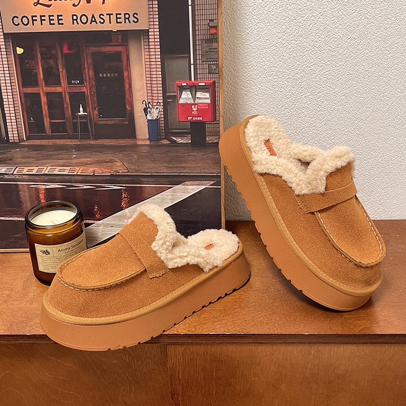 2024 New Designer, Suitable For Semi Bottom And Home Use With V-shaped Thick Anti Slip Women's Flat Slippers