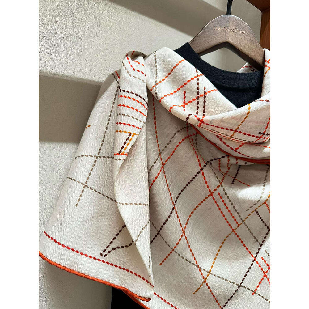 2024 Winter Quality Satin Foulard go Women's Pareos Wrap Tippet Kashmiri Designer Shawl Cashmere Ruy Scarf Beige High