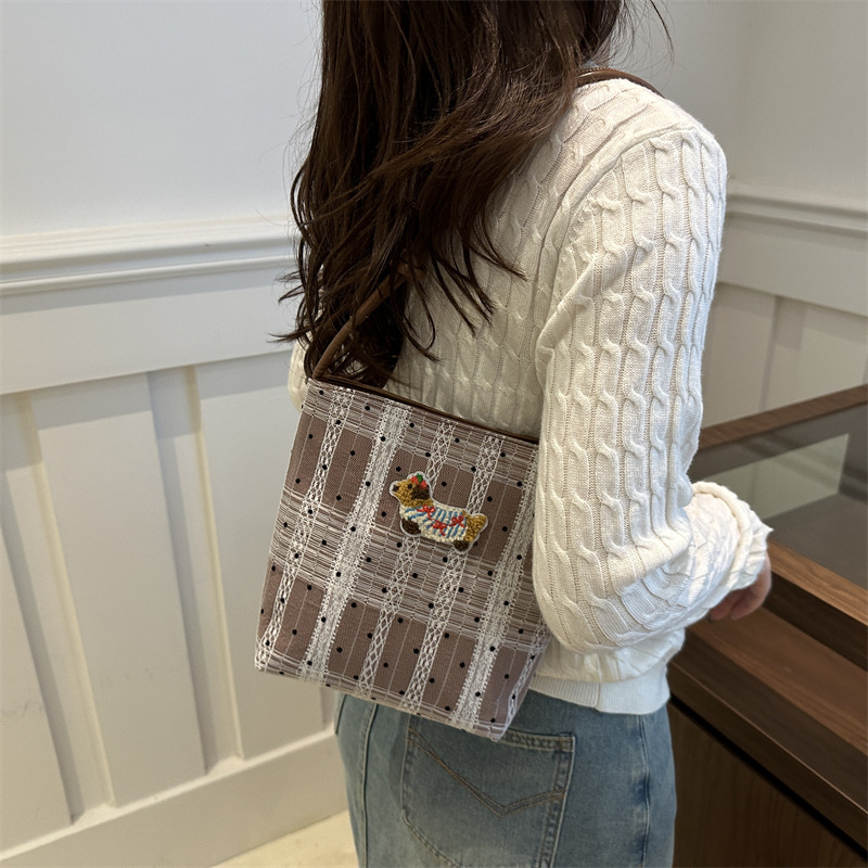 2025 Designer new 3 niche 2024 design casual personalized lightweight and simple shoulder bag free shipping